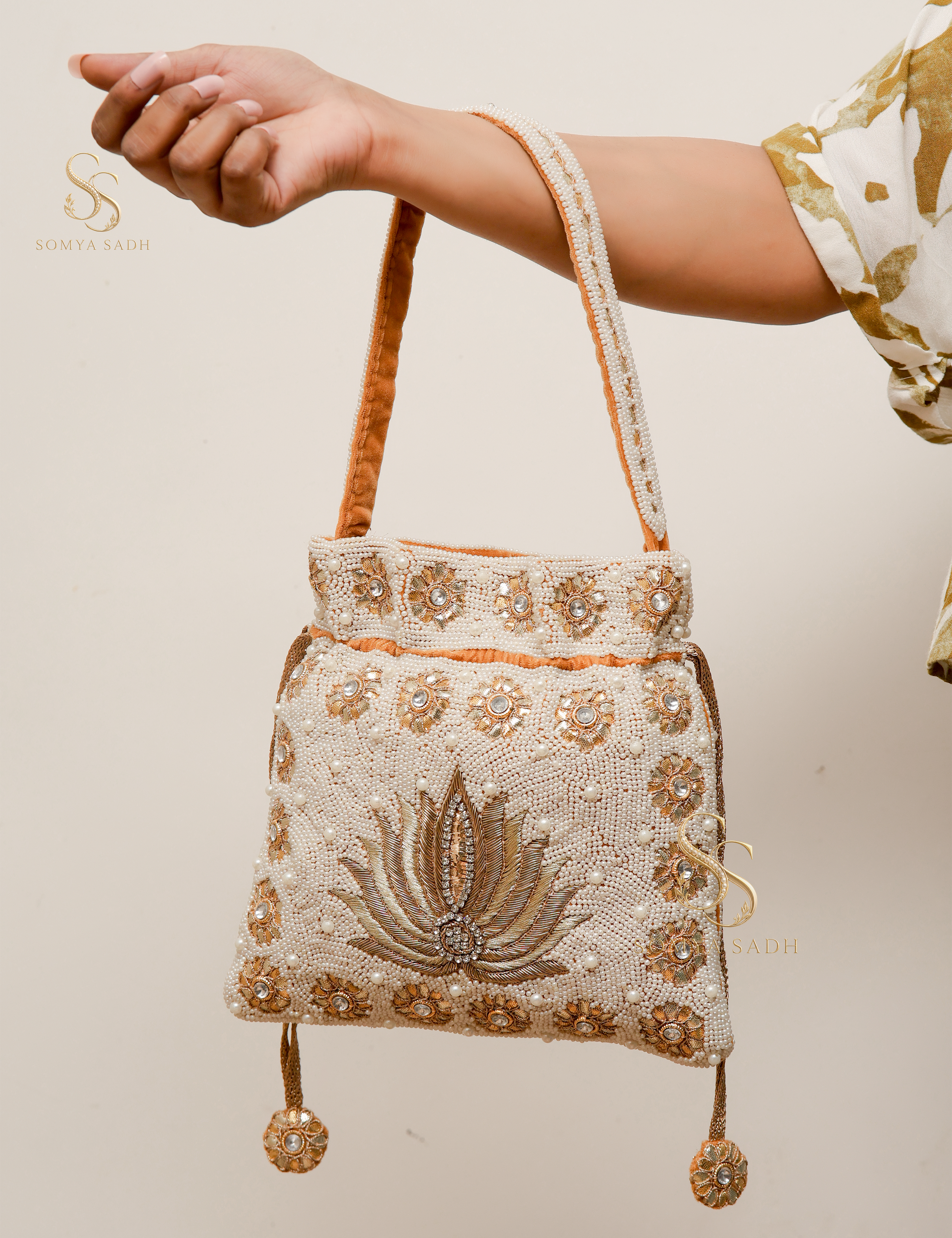 Kamalika Ivory Lotus Potli, main product view